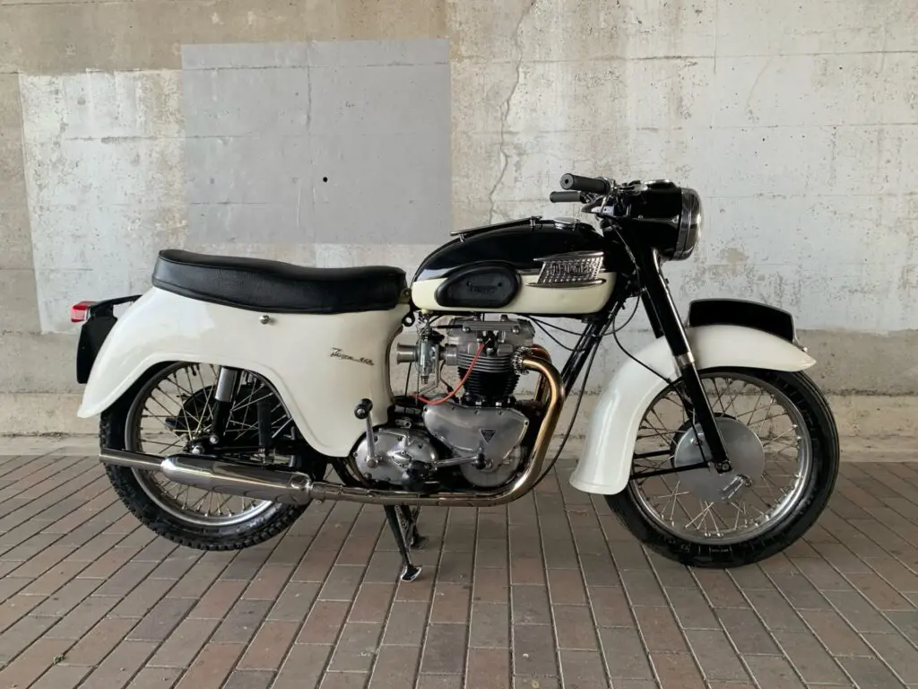 1960 Triumph T110 Tiger. 650cc Bathtub - KNOW THY BEAST